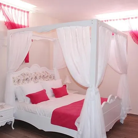 Ala Rosa Boutique *